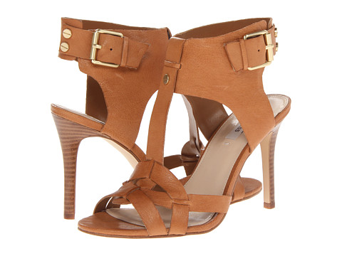 Pantofi GUESS - Hyanne - Medium Brown Leather. GUESS iti va oferi pantofii pe care ii vei iubi, este una dintre putinele marci de pantofi cu tocuri inalte dar in acelasi timp sunt confortabili. Pantofii pentru femei marca GUESS sunt la moda, se simt robusti, denota o imagine impunatoare si iti vor mangaia picioarele la fiecare pas.