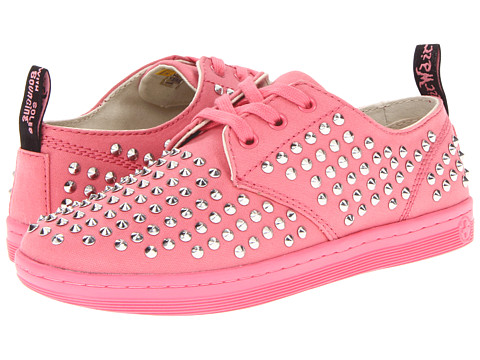 Adidasi Dr. Martens cu tinte Sostud 3 Eye Shoe dama culoare roz. Cu un aspect punk rock datorita tintelor incrustate, dar in trend cu moda, adidasii de dama Dr. Martens Sostud 3EYE va va permite sa va incordati muschii intr-un mod elegant!