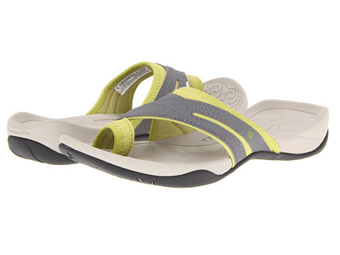 Sezonul cald nu iti aduce doar zile frumoase si insorite, ci si numeroase haine, pantofi si accesorii care iti vor inveseli zilele tale de vara. Iar Columbia Sunrise II sunt o pereche de sandale usoare ce iti vor sustine plimbarile si promenadele pe orice suprafata.