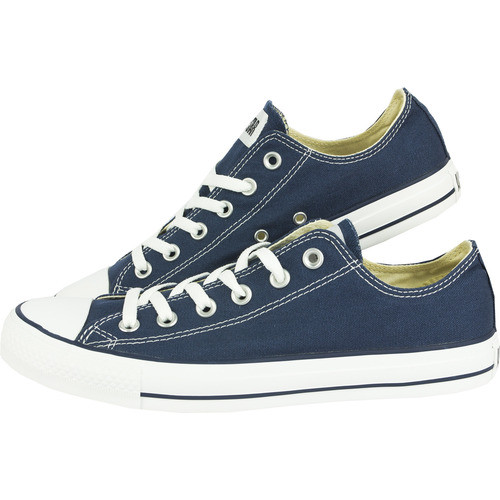 Tenisi unisex Converse All Star OX  M9697C. Respectand design-ul tenesilor clasici, pantofii sport Converse All Star Ox sunt mai speciali datorita calitatii superioare a materialului textil de la exterior. Culoarea albastra in combinatie cu talpa alba ii face usor de asortat atat la o tinuta sport cat si la una casual.