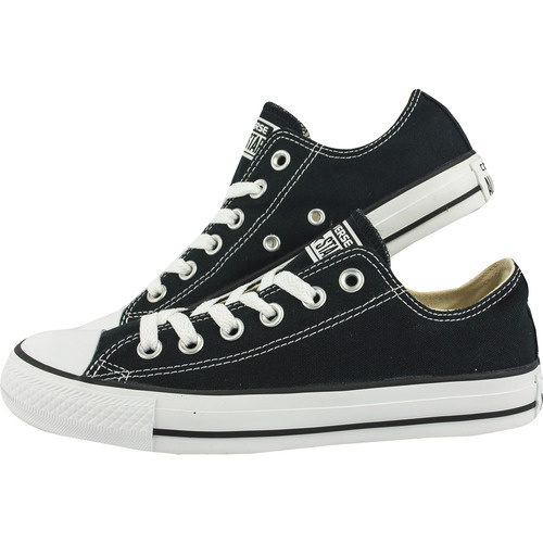 Tenisi unisex Converse All Star Ox M9166C. Respectand design-ul tenesilor clasici, Converse All Star Ox sunt mai speciali datorita calitatii superioare a materialului textil de la exterior. Culoarea neagra in combinatie cu talpa alba ii face usor de asortat atat la o tinuta sport cat si la una casual. Sigla brand-ului Converse si a colectiei All Star o regasim imprimata la spate si pe limba.