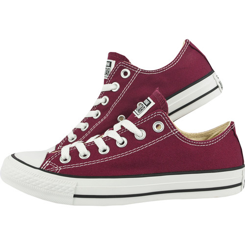 Tenisi unisex Converse All Star Ox M9691C. Tenisii Converse All Star Ox de culoare grena nu vor putea fi trecuti niciodata cu vederea. Sunt extrem de comozi, au branturi din materiale speciale care sustin piciorul si orificiile laterale permit aerului sa intre. Talpa este flexibila si rezistenta, de aceea confortul este sporit iar striatiile de pe talpa ajuta la stabilitate. Sigla brand-ului Converse si a colectiei All Star o regasim imprimata la spate si pe limba.