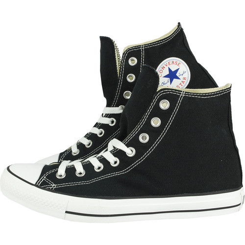 Tenisi unisex Converse Chuck Taylor HI  M9160. Modelul Converse Chuck Taylor s-a bucurat de un succes fara precedent de-a lungul anilor. Totul a inceput in anul 1917 cu un model simplu din panza, de culoare neagra, cu sireturi albe si talpa alba de cauciuc, de atunci acest model s-a pastrat desi anii au trecut, si este la fel de cautat si apreciat. Fiind mai inalti in partea din spate iti vor pastra glezna bine fixata si te vor face sa te simti foarte confortabil.