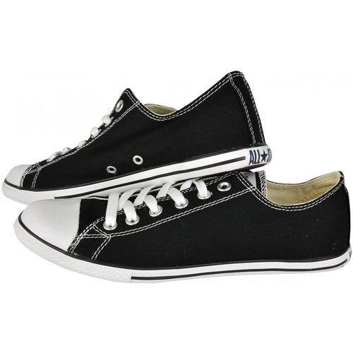 Tenisi unisex Converse Chuck Taylor Slim Ox 113894. Respectand modelul clasic al tenesilor, pantofii sport Converse Chuck Taylor Slim au un design mai special ce iti va face piciorul sa para mai subtire. Combinatia de culori negru-alb ii face usor de asortat atat la o vestimentatie sport cat si la una casual. Materialul textil de la exterior pastreaza piciorul bine aerisit.