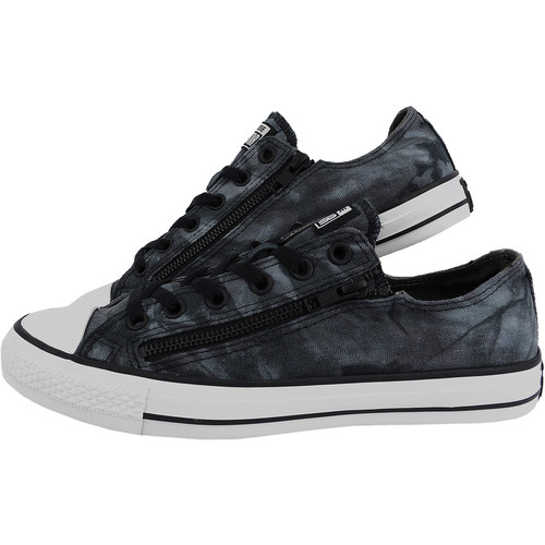 Alege nuante puternice sau elemente care sa acorde tenisilor Converse o nota de originalitate si feminitate. Stim ca tenisii Converse sunt conceputi pentru a fi purtati atat de femei cat si de barbati insa, poti alege o pereche de tenisi Converse de dama care sa puna in valoarea feminitatea tinutei tale. Alege tenisii in culori precum roz, mov sau pe cei care au diferite aplicatii precum pietricele colorate, aplicatii metalice sau diferite printuri.
