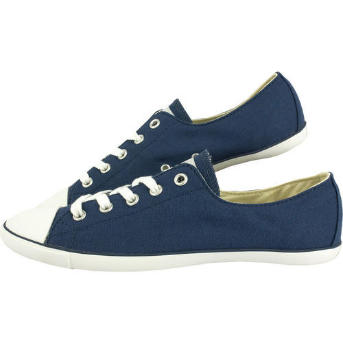 Cucereste strazile orasului cu noii tai tenisi de la Converse! Fie de iesi la o plimbare prin oras cu prietenii, mergi la serviciu sau in concediu, ei iti vor fi mereu alaturi preocupandu-se de confortul tau. Sunt confectionati din material textil in interior si exterior, piciorul va respira, iar datorita faptului ca talpa este din cauciuc, pantoful este aderent la orice suprafata, oferind un plus de confort si stabilitate.