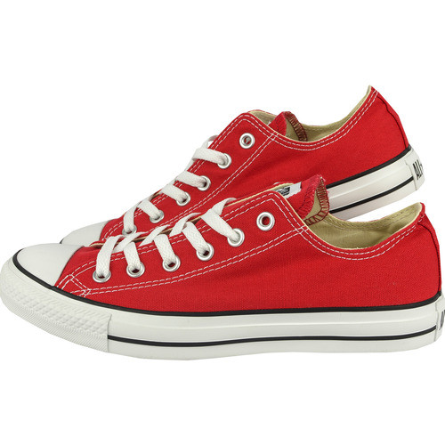 Cucereste strazile orasului cu noii tai tenisi de la Converse! Fie de iesi la o plimbare prin oras cu prietenii, mergi la serviciu sau in concediu, ei iti vor fi mereu alaturi preocupandu-se de confortul tau. Sunt confectionati din material textil in interior si exterior, piciorul va respira, iar datorita faptului ca talpa este din cauciuc, pantoful este aderent la orice suprafata, oferind un plus de confort si stabilitate.