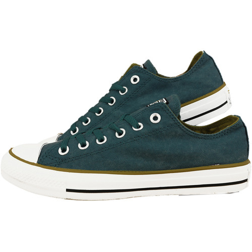 Converse este un stil de viata, o atitudine a tinerilor liberi si creativi. Converse inseamna tenisi si schimbare. Debutand pe terenul de sport, brandul a fost imediat preluat in tendinte si a devenit un etalon al noii generatii. Tenisii Converse se potrivesc tinutelor rock, de strada, funky, rap, rebele, extravagante sau pline de personalitate. Au devenit varianta moderna prin care adolescentii isi exprima stilul si se simt confortabil. De la colectia All Star, la Jack Purcell pana la CONS si Chuck Taylor, Converse se reinventeaza. Nu se delimiteaza unui singur stil, ci iti dau posibilitatea de a exprima ceea ce simti. Esti exact cine vrei sa fii atunci cand porti o pereche de tenisi Converse: artist rebel sau corporatist, profesor sau student, doctor sau barman, intra si tu in comunitatea Converse!