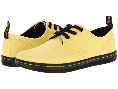 Pantofii Dr. Martens, pantofii rebeli, pantofii smart, pantofii ce reprezinta un mod de autoexprimare prin moda. Nu exista o pereche de pantofi de dama care sa reprezinte mai bine pe iubitoarele genului punk-rock, nu exista un simbol fashion mai puternic printre femeile tinere ce doresc sa isi afirme identitatea decat incaltamintea din piele, cu talpa foarte rezistenta, cu un design retro dar atat de extravagant precum pantofii Dr. Martens.