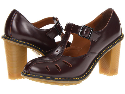 Pantofii Dr. Martens, pantofii rebeli, pantofii smart, pantofii ce reprezinta un mod de autoexprimare prin moda. Nu exista o pereche de pantofi de dama care sa reprezinte mai bine pe iubitoarele genului punk-rock, nu exista un simbol fashion mai puternic printre femeile tinere ce doresc sa isi afirme identitatea decat incaltamintea din piele, cu talpa foarte rezistenta, cu un design retro dar atat de extravagant precum pantofii Dr. Martens.