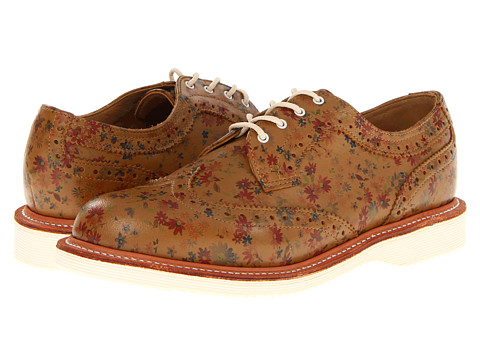 Pantofii Dr. Martens, pantofii rebeli, pantofii smart, pantofii ce reprezinta un mod de autoexprimare prin moda. Nu exista o pereche de pantofi de dama care sa reprezinte mai bine pe iubitoarele genului punk-rock, nu exista un simbol fashion mai puternic printre femeile tinere ce doresc sa isi afirme identitatea decat incaltamintea din piele, cu talpa foarte rezistenta, cu un design retro dar atat de extravagant precum pantofii Dr. Martens.