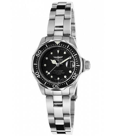 Invicta 17032 Women's Pro Diver Silver-tone Steel Case Black Dial Silver-tone ceasuri de calitate. in timpul dificultatilor industriei elvetiene de ceasuri din anii 70 (generata de aparitia ceasurilor cu quartz produse de Casio sau Timex) si compania Invicta a avut mult de suferit. Ceasurile lor au pierdut din popularitate iar salvarea a venit abia in 1991 cand Invicta a fost cumparata de o companie americana de investitii. Noii proprietari au relocat sediul si toate facilitatile de productie pe taram american, in Florida. in acelasi timp ei au revenit la strategia orientata in primul rand spre calitate, iar dupa un timp de eforturi si munca dedicata rezultatele nu au intarziat sa apara. Aceasta abordare va duce la o noua perioada de prosepritate a Invicta, care va deveni compania din industria de ceasuri cu cea mai rapida crestere la nivel mondial. Obligati de acest succes, proprietarii au investit masiv pentru ridicarea standardelor de productie si de calitate.