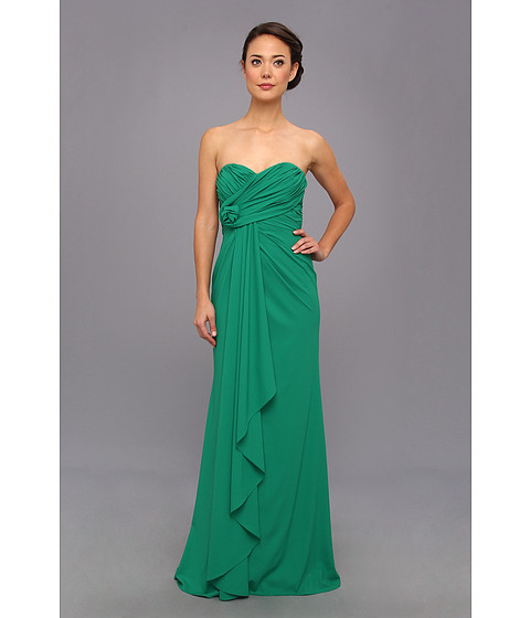 Rochie eleganta Badgley Mischka Strapless Gown. Cei doi designeri de lux newyorkezi ce formeaza cuplul Badgley Mischka iti pot fi alaturi complimentandu-ti rochia de seara, de domnisoara de onoare, de o iesire cocktail sau de nunta.