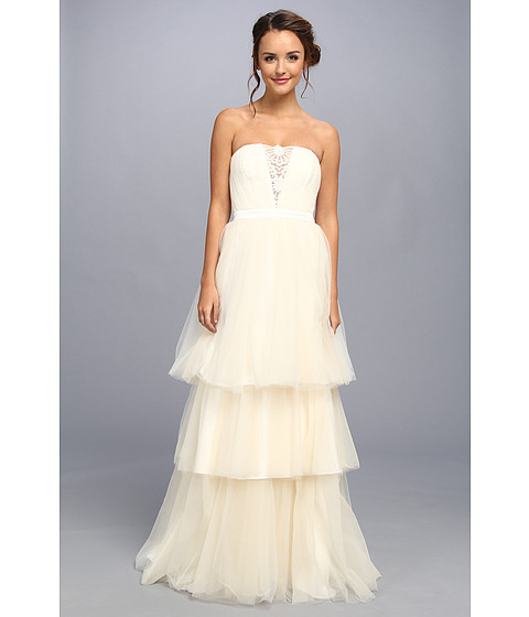 Rochie tul Badgley Mischka Tulle Gown. Mark Badgley si James Mischka au creat un adevarat imperiu datorita creatiilor de rochii de lux pline de feminitate si eleganta Badgley Mischka. Croielile extraordinar de fine dar luxuriante, accesoriile, voalurile ce unduiesc rochiile de seara Badgley Mischka impresioneaza nu doar pe covoarele rosii de la Hollywood sau la New York, Paris, Londra, Tokio sau Milano Fashion Weeks ce la fiecare eveniment special la care o femeie eleganta ia parte purtand eticheta acestor designeri exclusivisti, pentru care luxurianta lume a modei poate fi abordata de catre consumatorul mediu.
