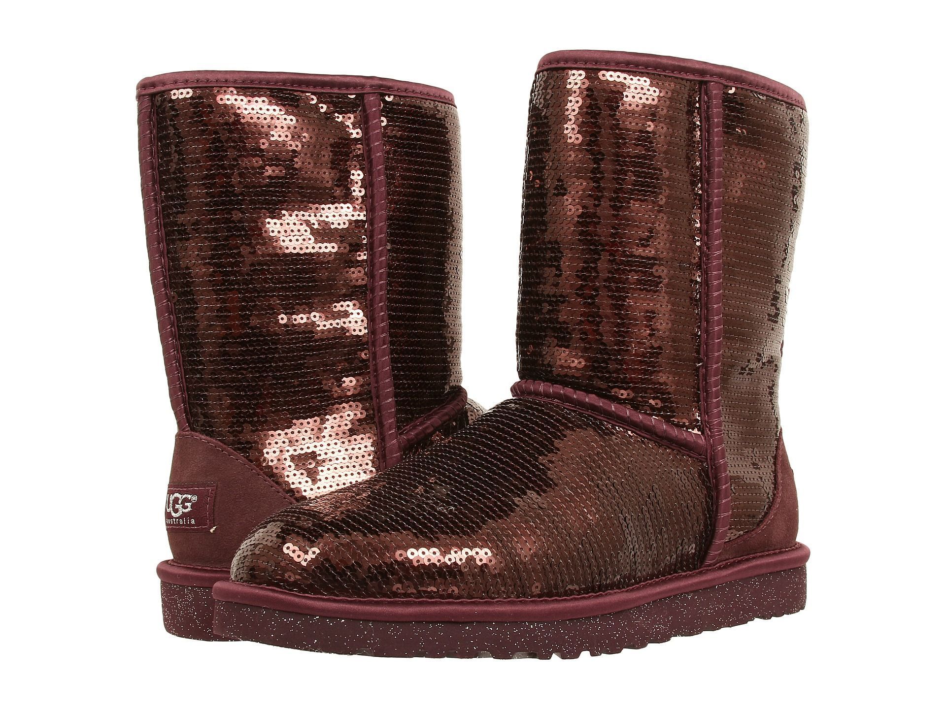UGG Australia este un brand care comercializeaza incaltaminte, imbracaminte si accesorii (cizme, papuci, papuci, genti, saboti, sandale, fulare) de lux si confortabile pentru viata de zi cu zi. Sunt folosite doar materiale de cea mai buna calitate pentru a crea cizmele si pantofii UGG. UGG Australia este cel mai mare distribuitor de incaltaminte din piele de oaie. Fiecare pantof se va simti minunat din momentul in care il veti incalta, an dupa an.
