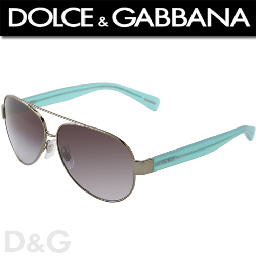 Dolce & Gabbana DG2118P Gunmetal/Grey Gradient ochelari de soare Dolce & Gabbana, unul dintre cele mai apreciate branduri de moda, celebru in toata lumea datorita look-ului sau exceptional dar si a calitatii deosebite. D&G este dorit de oamenii din intreaga lume, pornind de la oameni de afaceri, actori celebri, oameni din industria showbizului pana la oameni simpli ce isi doresc sa isi asocieze imaginea de zi cu zi cu celebrele initiale ale designerilor italieni. A purta ochelarii de soare Dolce & Gabbana a devenit un stil de viata, o chestiune de gust, un simbol al romantismului, al chicului, al extravagantei si exuberantei.