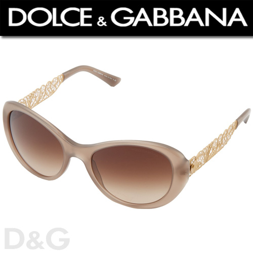 Dolce & Gabbana DG4213 Taupe/Brown Gradient Este imposibil sa ne imaginam o viata fara vise, aceasta este filozofia designerilor Dolce&Gabbana. Domenico Dolce si Stefano Gabbana au lansat prima colectie de haine pentru femei in 1995  atunci s-a nascut brandul. In 1996 au lansat prima lor colectie de ochelari. Ochelarii au un design deosebit si rafinat, sunt fabricati din materiale pretioase cu aplicatii de cristale fine.